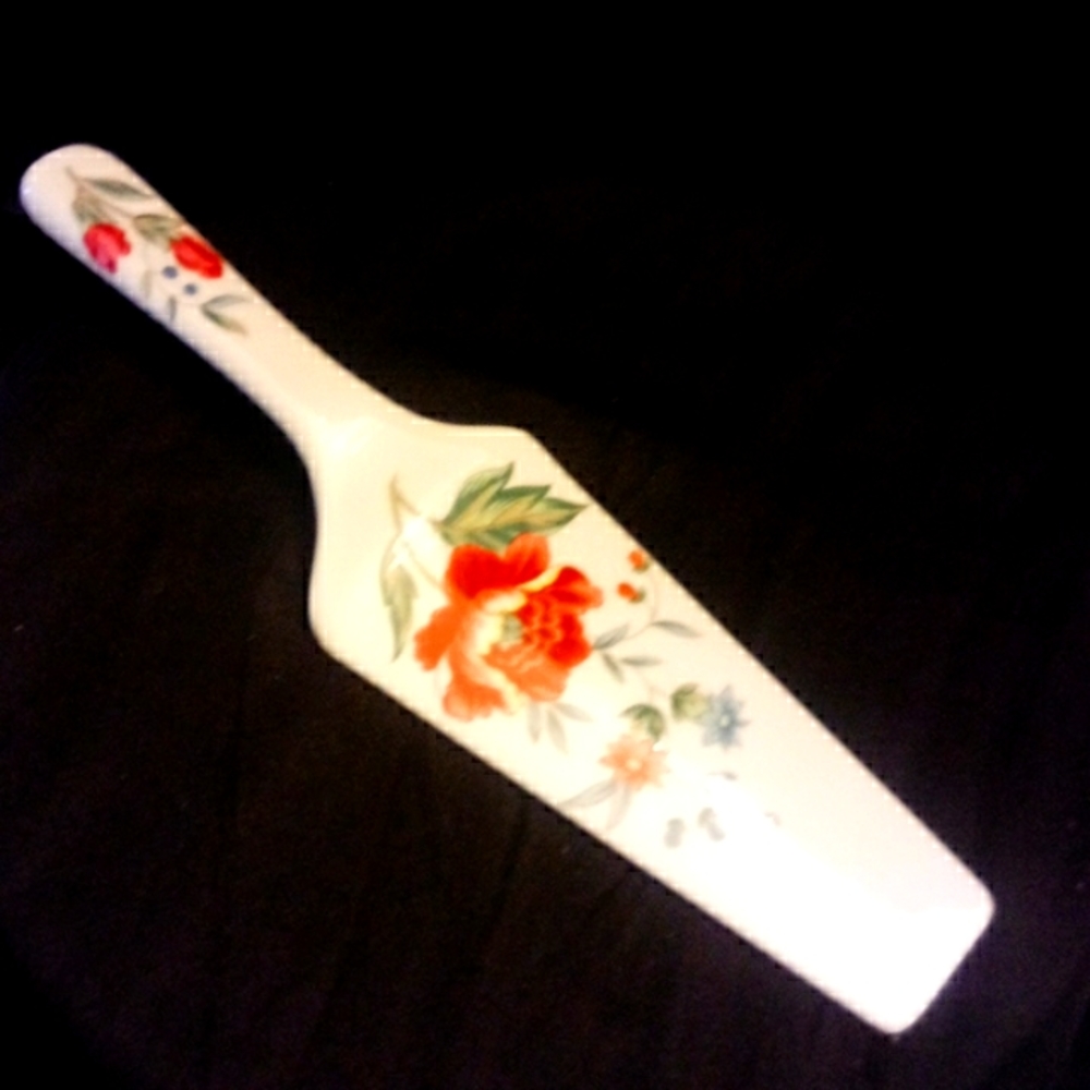 Ceramic pie server